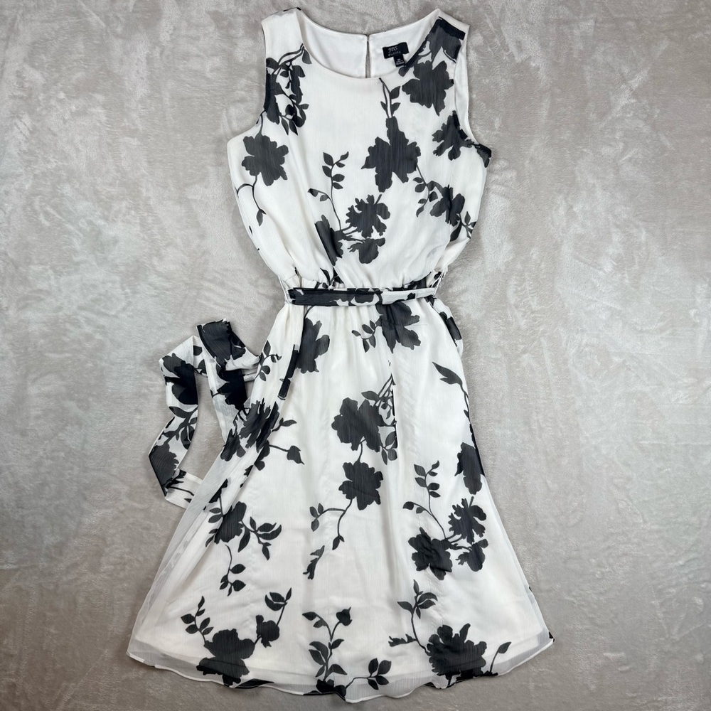JBS Petite Black & White Floral Dress Sleeveless Belted Size 8P Fit and Flare